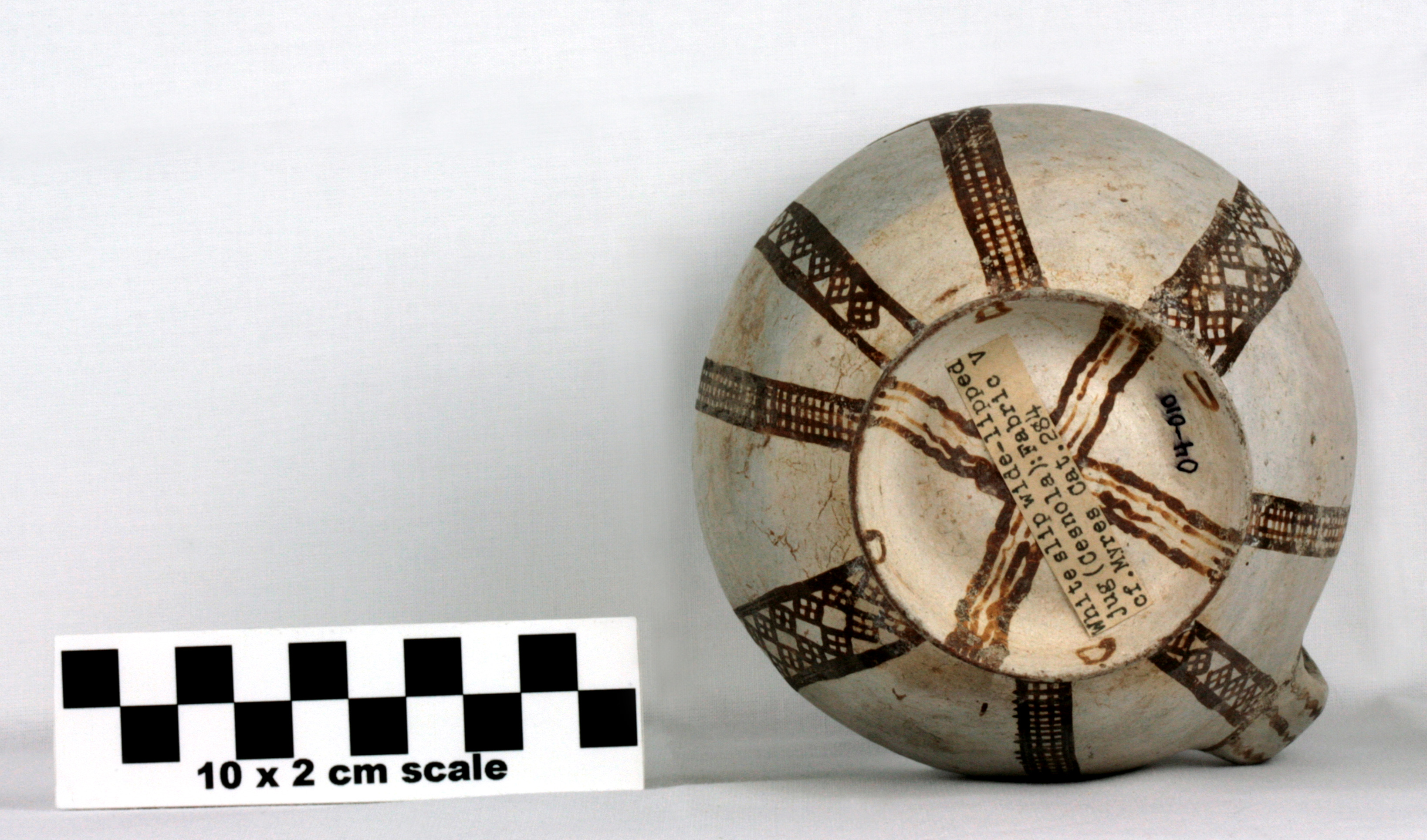 Image of item of type Pottery and color Reddish Brown